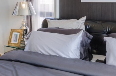 Yatak odasında lüks lambası