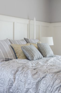 yastık yatak evde üzerinde