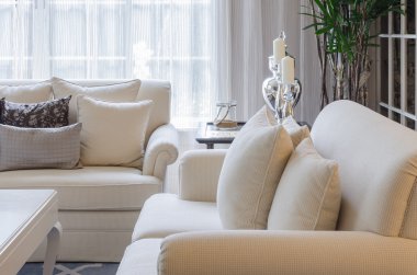 toprak tonlarda lüks oturma odası evde