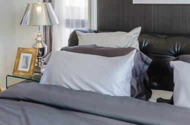 Yatak odasında lüks lambası