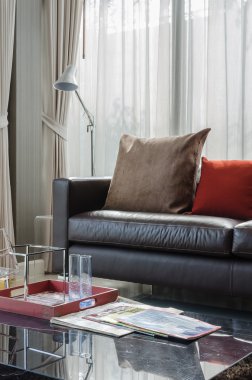 kahverengi ve kırmızı lamba ile modern kanepe yastık 