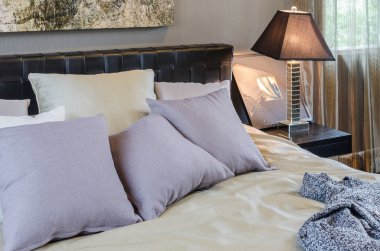 Klasik lamba lüks yatak odası