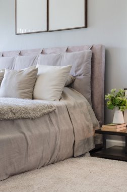 Tek Kişilik Yatak olan bitkiler üzerinde tablo ile modern yatak odası