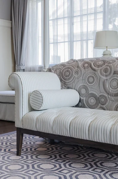 Sofá-cama no quarto de luxo em casa — Fotografia de Stock