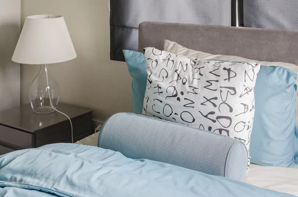 Clean bedroom with lamp on table — Stock Photo, Image