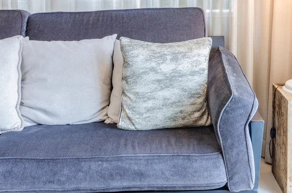 Πολυτελή μπλε καναπέ στο καθιστικό — Φωτογραφία Αρχείου