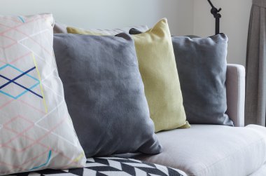 modern kanepe yastık satırı