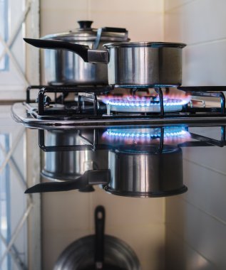 bir gaz sobası pişirme