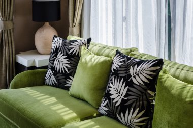 modern oturma odasında geen kanepe