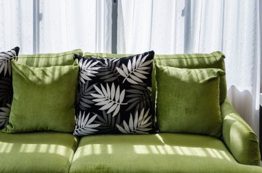 modern yeşil kanepe yastık