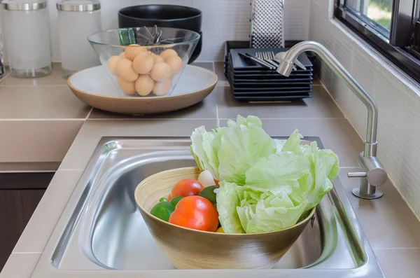 Verduras en la cocina —  Fotos de Stock