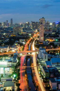 Bangkok cityscape gece kanal