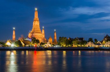 WAT Arun, Temple of Dawn, alacakaranlıkta