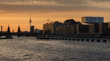 Berlin oberbaumbrucke tv Kulesi 