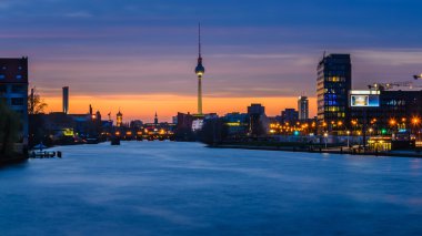 Berlin, Almanya, gece TV Kulesi