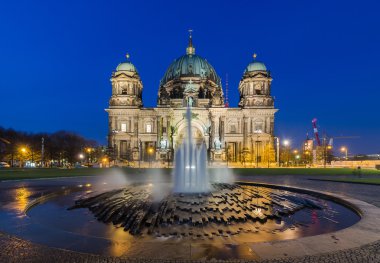 Berlin Cathedral (Berliner Dom) gece