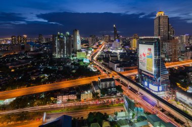 Güzel bulut ile gece Bangkok
