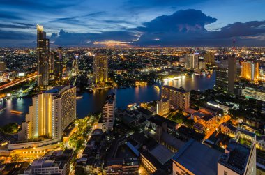 Bangkok cityscape ve Chaophraya Nehri
