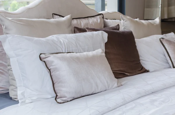 Pillows on bed in modern bedroom — Stock Photo, Image