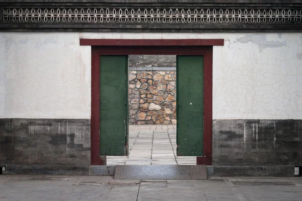 Oude houten deur in china — Stockfoto