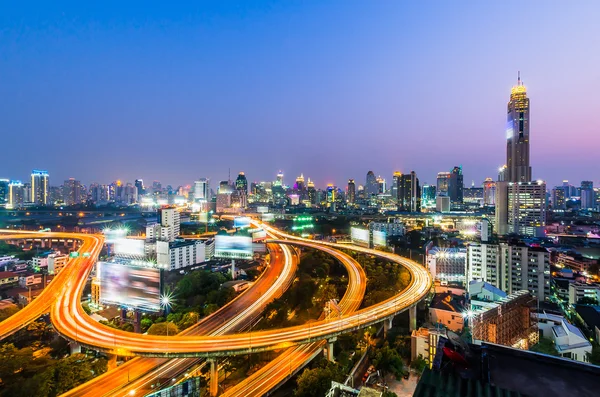 Bangkok por la noche con la manera expresa —  Fotos de Stock