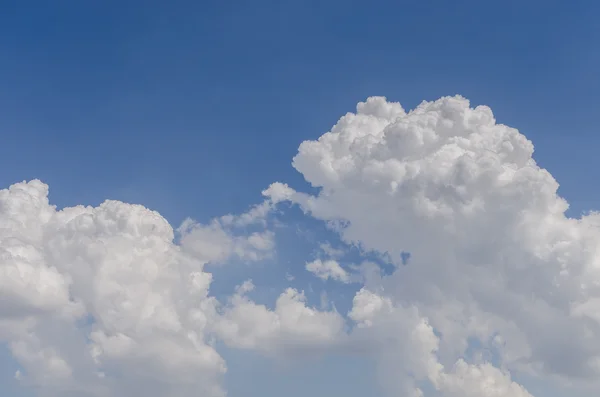 Blue sky with cloud as background — Stock Photo, Image