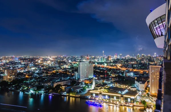 ストロームと夜のバンコク都市景観 — ストック写真