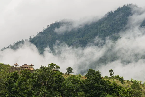Small house on mountain with fog and cloud — Stock Photo, Image