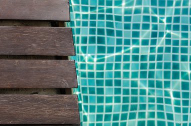 Ahşap tahta ve turkuaz çini