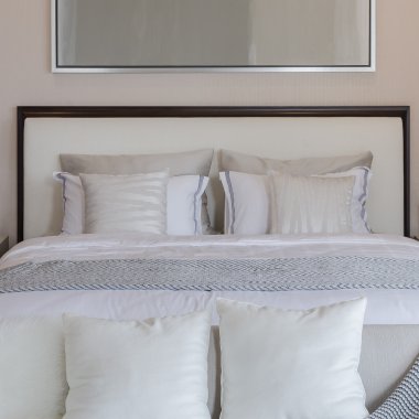 masada beyaz klasik lamba lüks yatak odası 