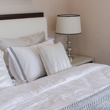 masada beyaz klasik lamba lüks yatak odası