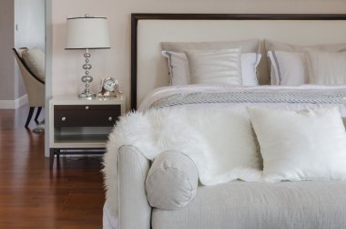 Halı lüks yatak odasında kanepeye lüks gri 