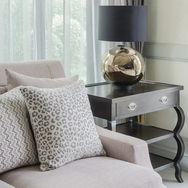 Black classic lamp on wooden table in luxury living room — Stock Photo, Image