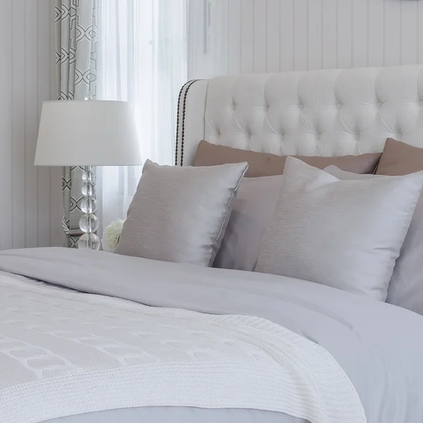 Luxury bedroom with lamp on table — Stock Photo, Image