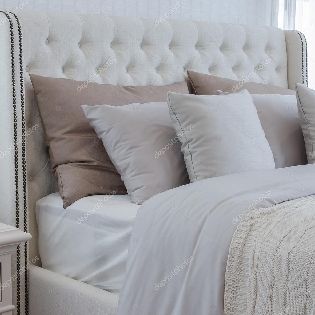 Pillows on luxury bed in bedroom — Stock Photo © khongkitwiriyachan