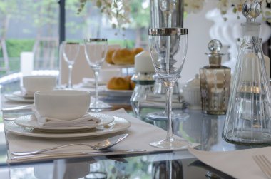 cam masa yemek odasında ayarlamak tablo