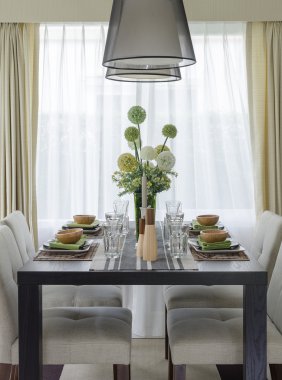 Tablo ahşap yemek masada ayarla 