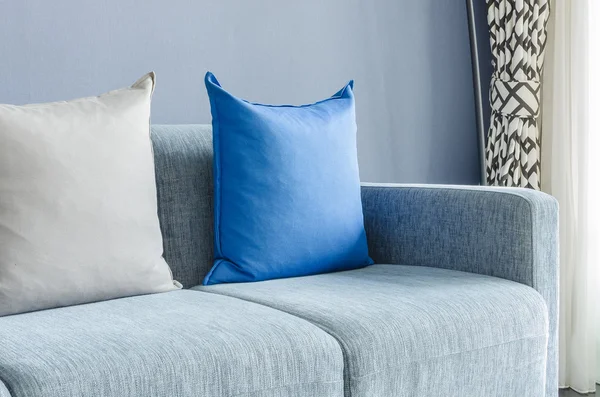 Modern green sofa with blue and grey pillows — Zdjęcie stockowe