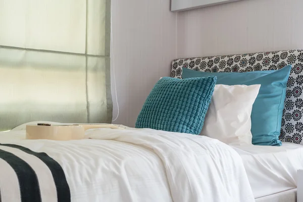 Green pillows on modern bed — Stock Photo, Image