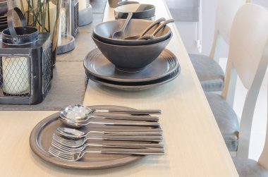 ahşap yemek masası yemek odasında ayarlamak tablo