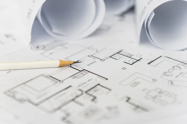 Vit penna på arkitektoniska för konstruktionsritningar — Stockfoto
