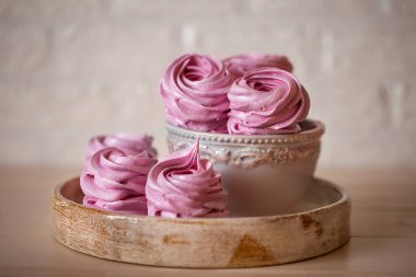 Taze frenk üzümünden yapılmış ev yapımı şekerlemeler.