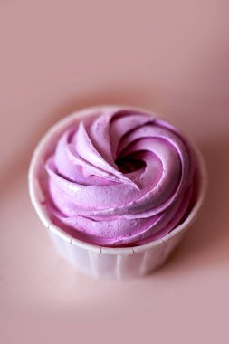 Taze frenk üzümünden yapılmış ev yapımı şekerlemeler.