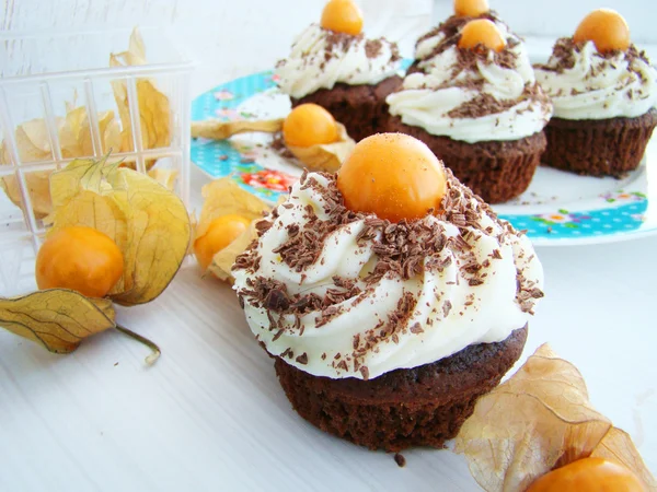 Physalis ile çikolata cupcakes