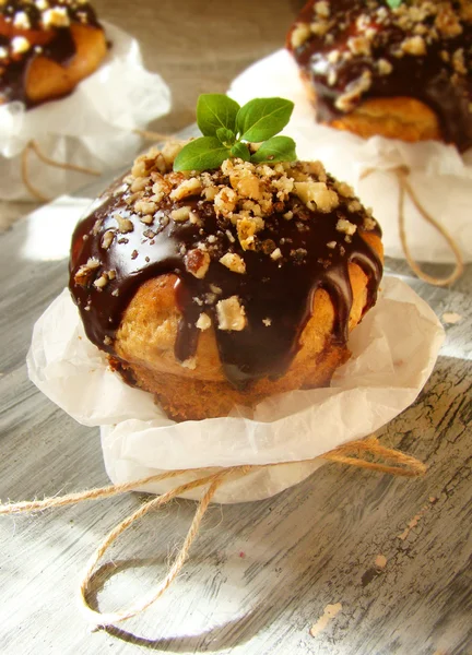 Rum Baba com chocolate e nozes — Fotografia de Stock