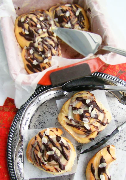 Rolo de canela Cinnabon e queijo creme — Fotografia de Stock