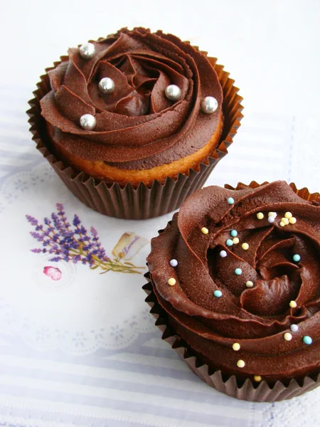 Cupcakes de ciocolată cu cremă de ciocolată — Fotografie, imagine de stoc
