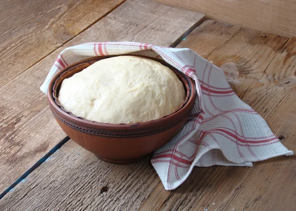 Hefeteig für Kuchen und Brötchen — Stockfoto