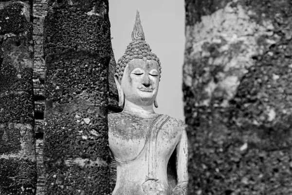 सुखोथाई ऐतिहासिक पार्क सुखोथाई प्रांत थाईलैंड में प्राचीन बुद्ध प्रतिमा — स्टॉक फ़ोटो, इमेज