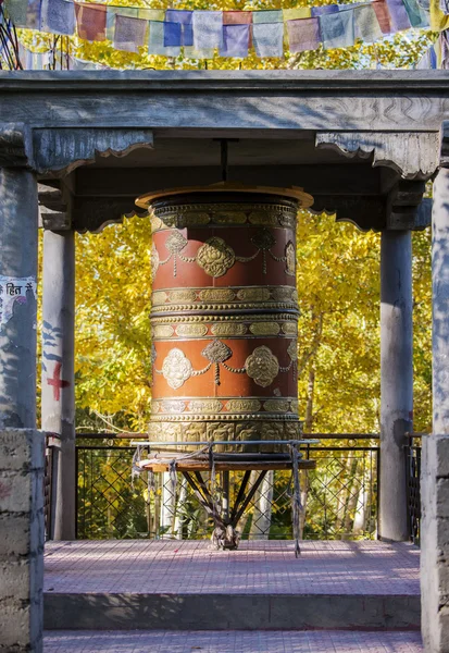 Prayer wheel i Leh staden Ladakh, Indien — Stockfoto